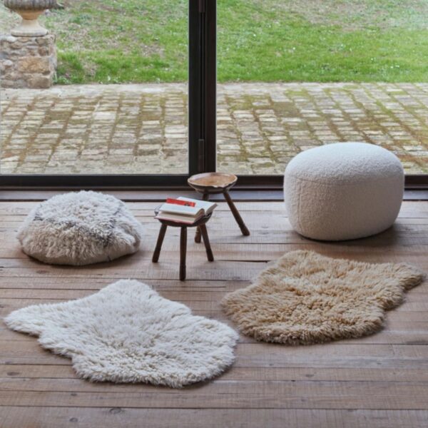 tapis en laine beige anti froid pour l'hiver