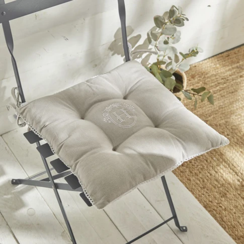 Galette de chaise esprit home avec dentelle