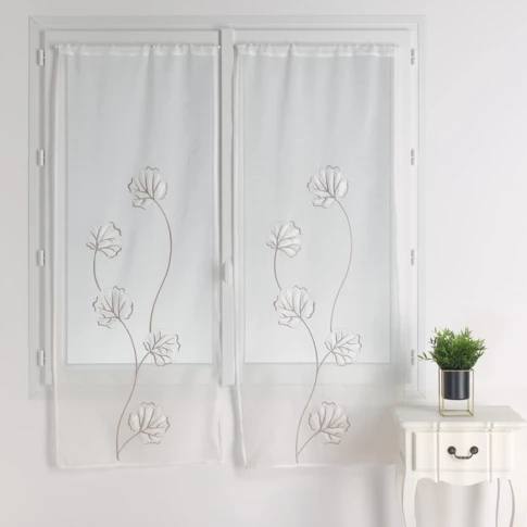 Pequeñas cortinas para colocar: visillo y modular
