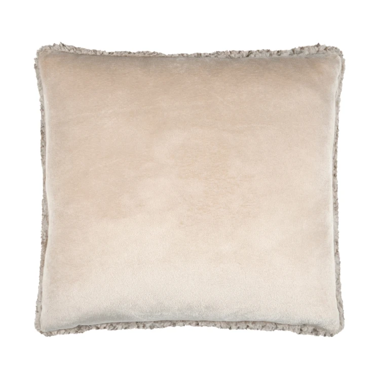 Coussin carré moelleux fausse fourrure