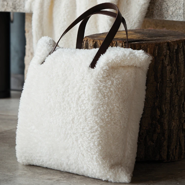 Sac et Plaid Imitation Peau de Mouton