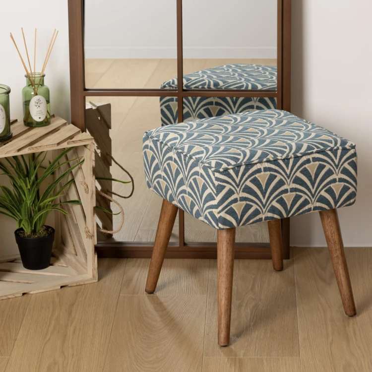 Hocker mit Jacquard-Muster