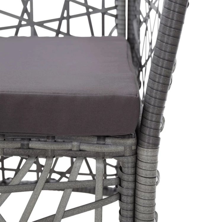 Mesa y sillas de ratán sintético para exteriores