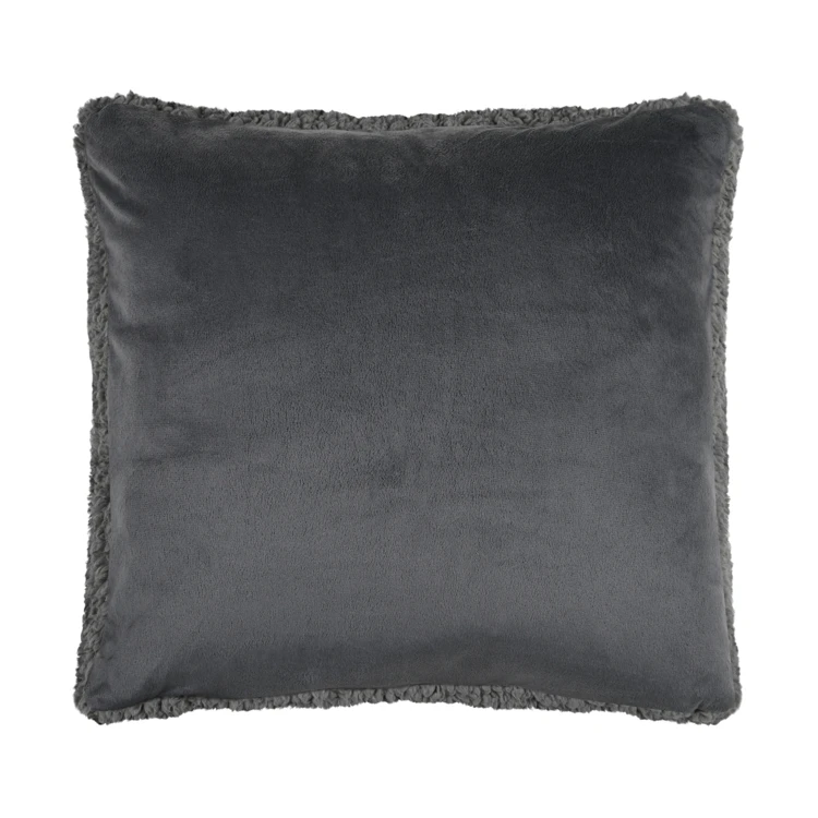 Coussin carré moelleux fausse fourrure