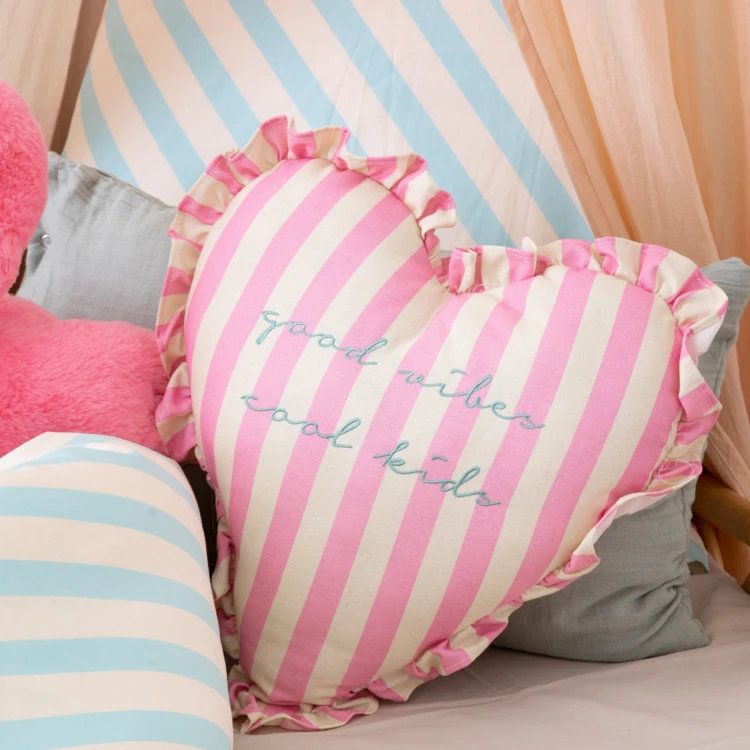 Coussin enfant en forme de coeur