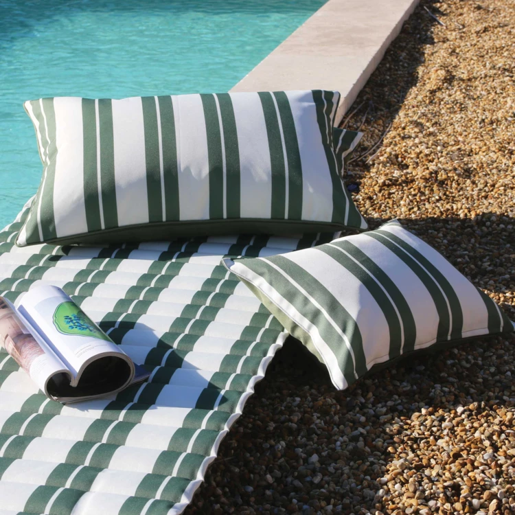 Coussin outdoor à rayures