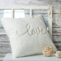 Coussin "love" brodé