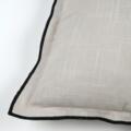 Coussin coton volant plat feston noir