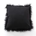 Coussin déhoussable uni imitation fourrure