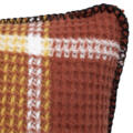 Coussin gaufré motif tartan et rayures