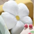 Coussin blanc en forme de fleur